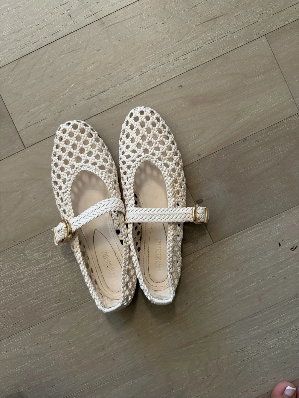 N/A elegant cream